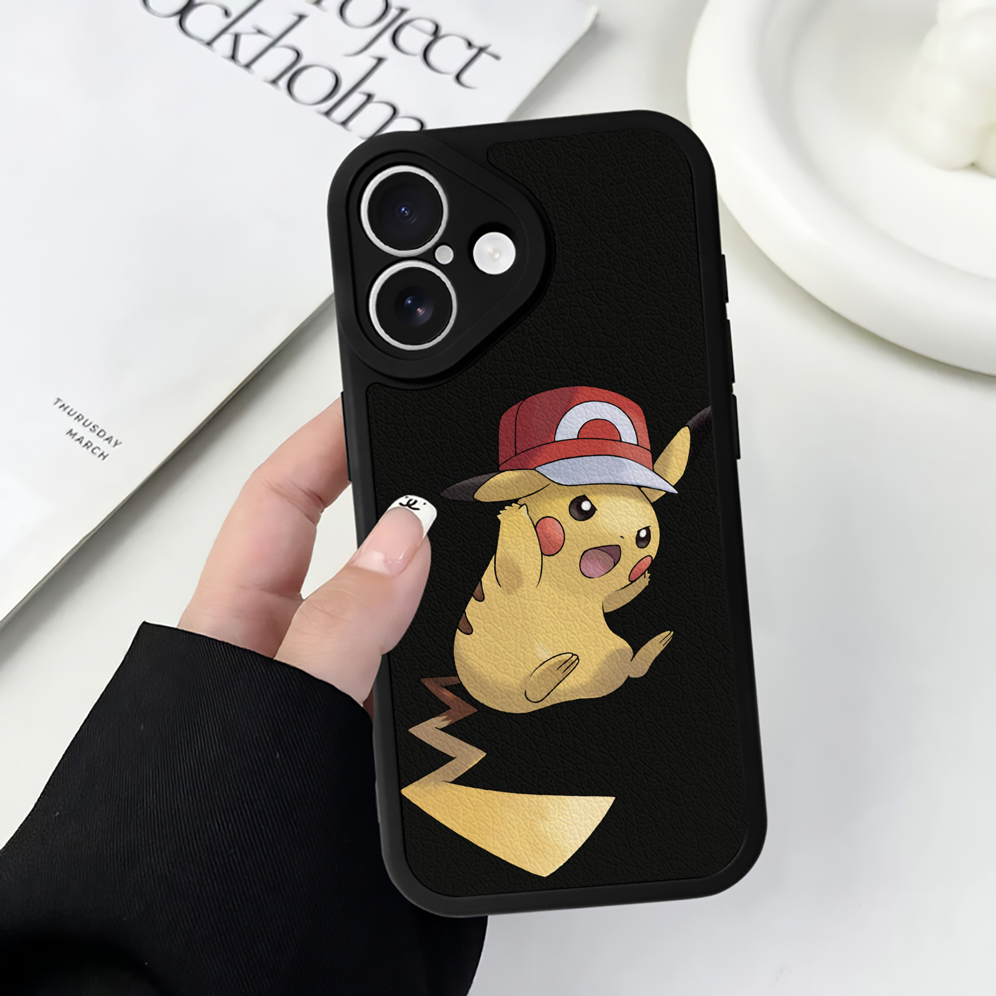 （画像用） ポケットモンスター Pokémon 【iPhone 16シリーズ対応】シリコンスマホケース（レザー調） 材質：シリコン